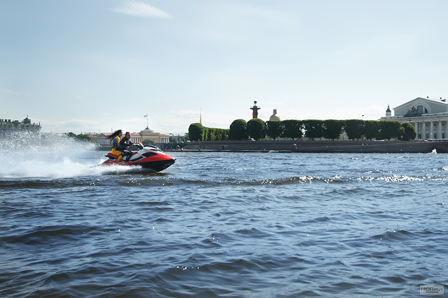 Прокат гидроцикла на озёрах Ленинградской области